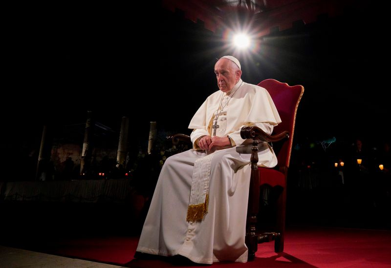 Abbildung von: Papst feiert Ostermesse auf Petersplatz: Warnung vor Unzufriedenheit 