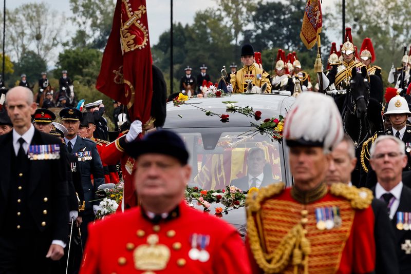 Abbildung von: ⛪ Der letzte Weg der Queen