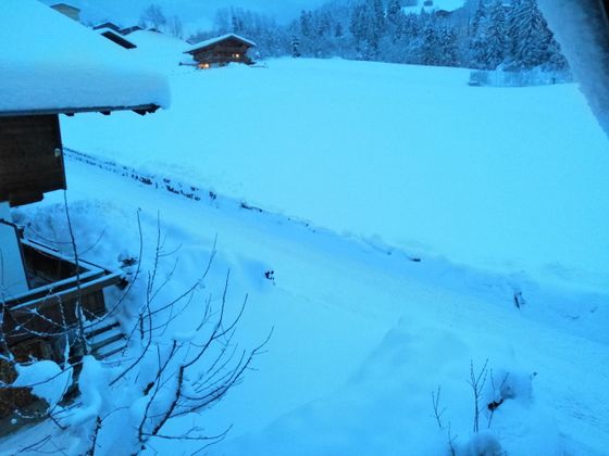 Alpbach: Schnee auf Zaunhöhe bzw. darüber.