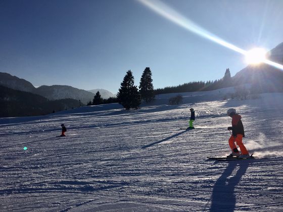 Die letzten Sonnenstrahlen am Schollenwiesen Lift.