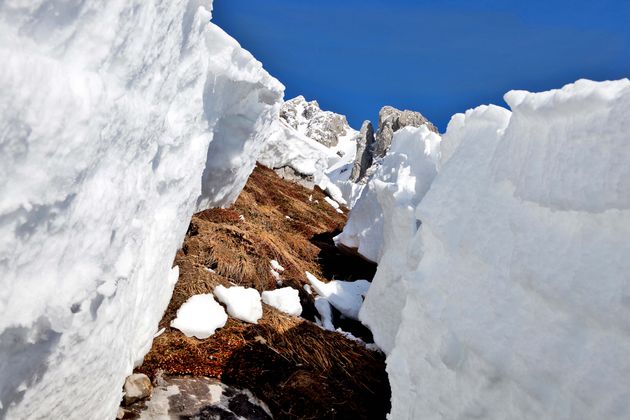 Ein Lawinenmaul oberhalb der Dawinalpe in Strengen.