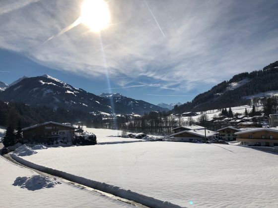Kitzbühel im Schnee versunken.