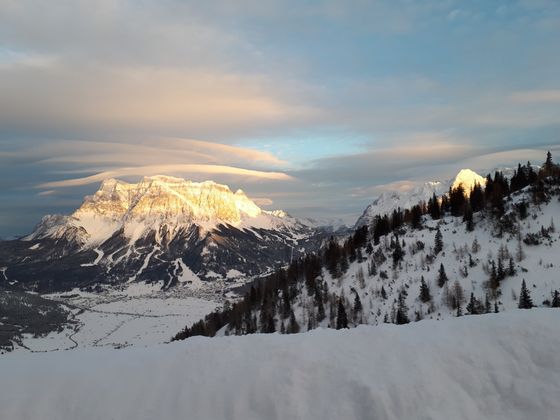 Blick von der Wolfratshauserhütte zum Wetterstein und Zugspitze.