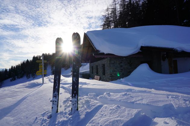 Skitour bei strahlendem Sonnenschein zur Larcher Alm in der Gemeinde Wenns im Pitztal.