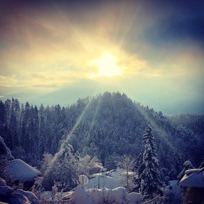 Die Sonne blinzelt hervor in Innsbruck, Mühlau.