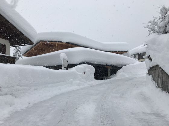 Fieberbrunn versinkt im Schnee.