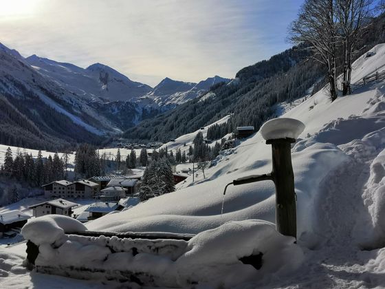 Blick über Juns zum Olperer und Kaserer.