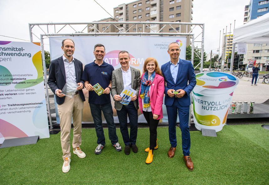 Plattform will Recyclingkette optimieren: „Abfall ist Rohstoff am ...